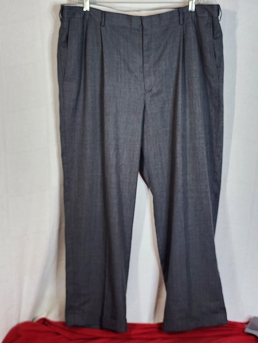 Haggar Quality Grey Pleated and Cuffed Poly Wool Dress Pants WPL386 Size 42x30